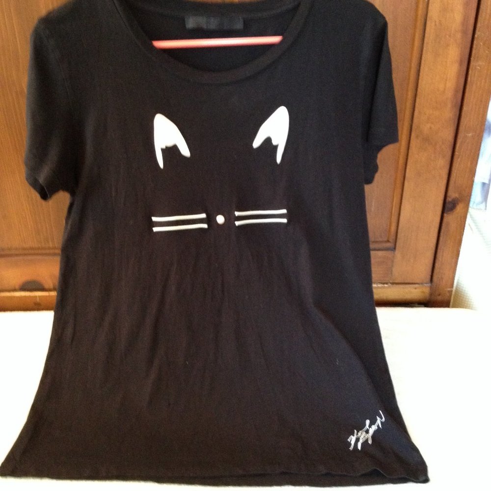 Karl Lagerfeld   Signed Cat T shirt